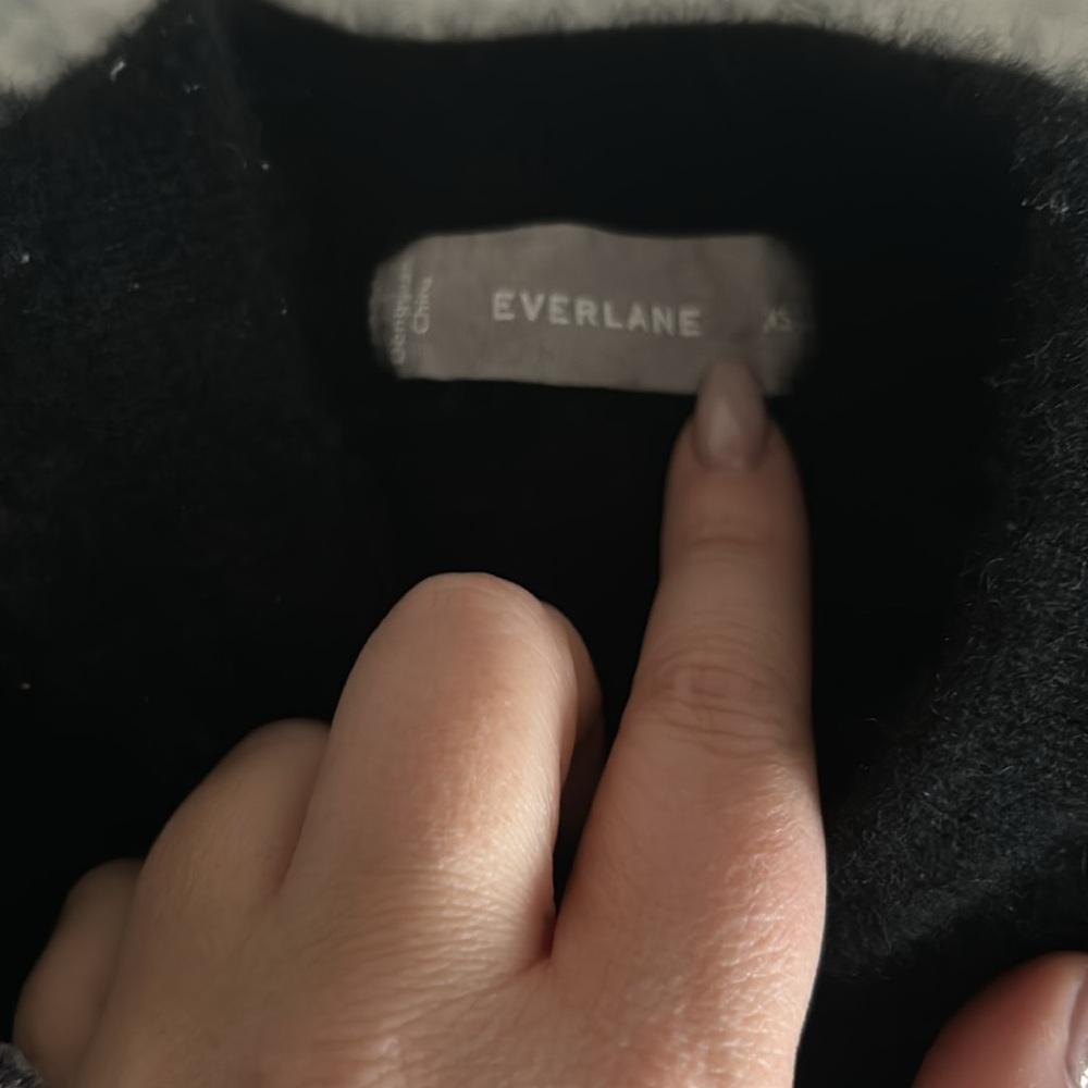 Everlane Cozy Black Cashmere Sweater - XS - Picture 2 of 4